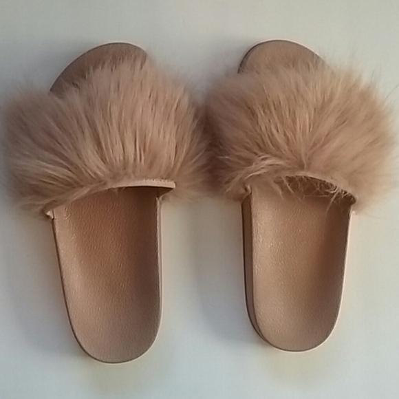 Shoes - NWOT beige fuzzy slides